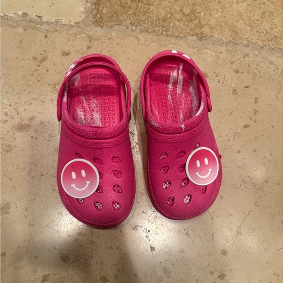 Pink Clogs - Picture 5 of 5